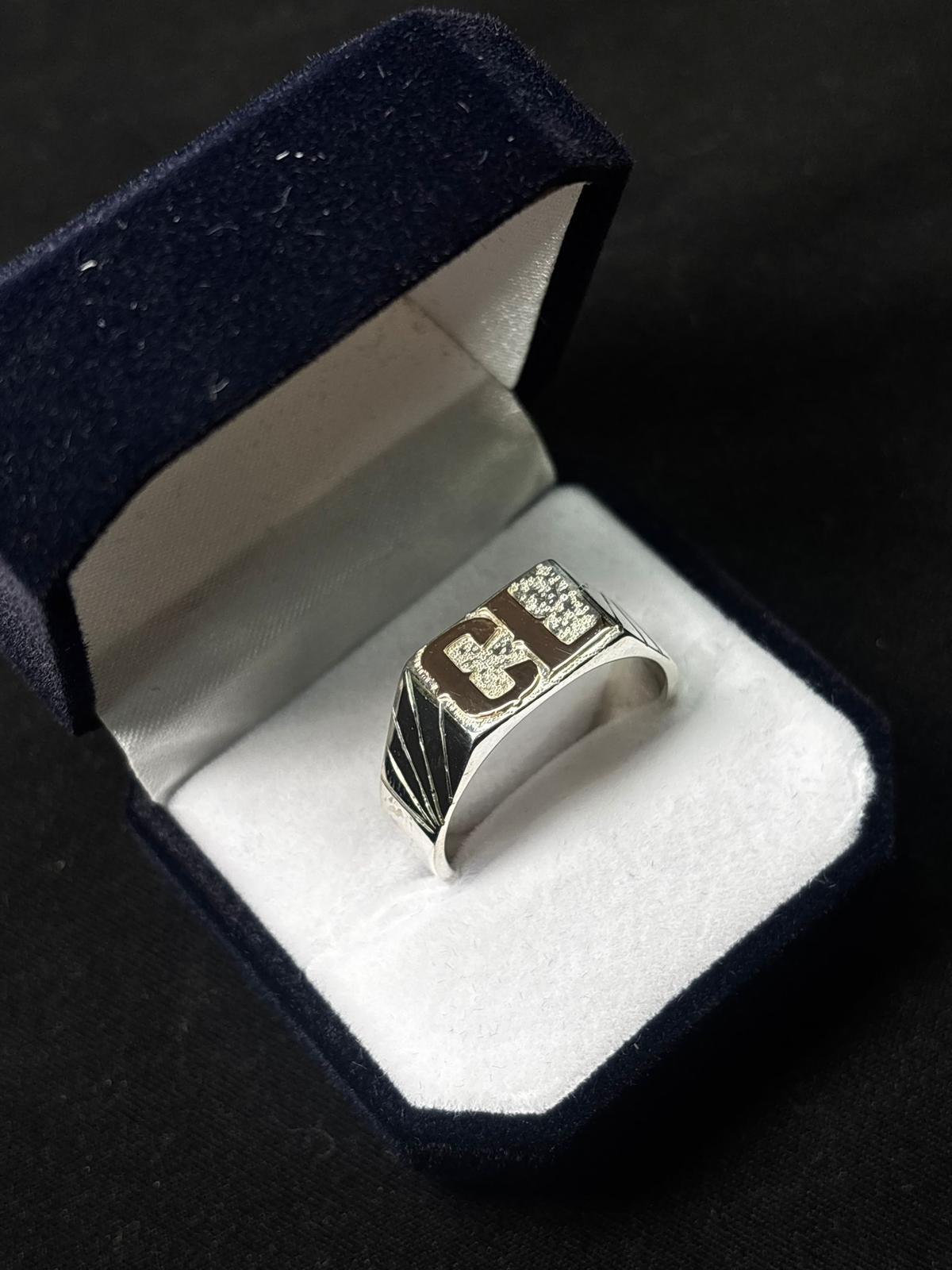 Anillos con iniciales